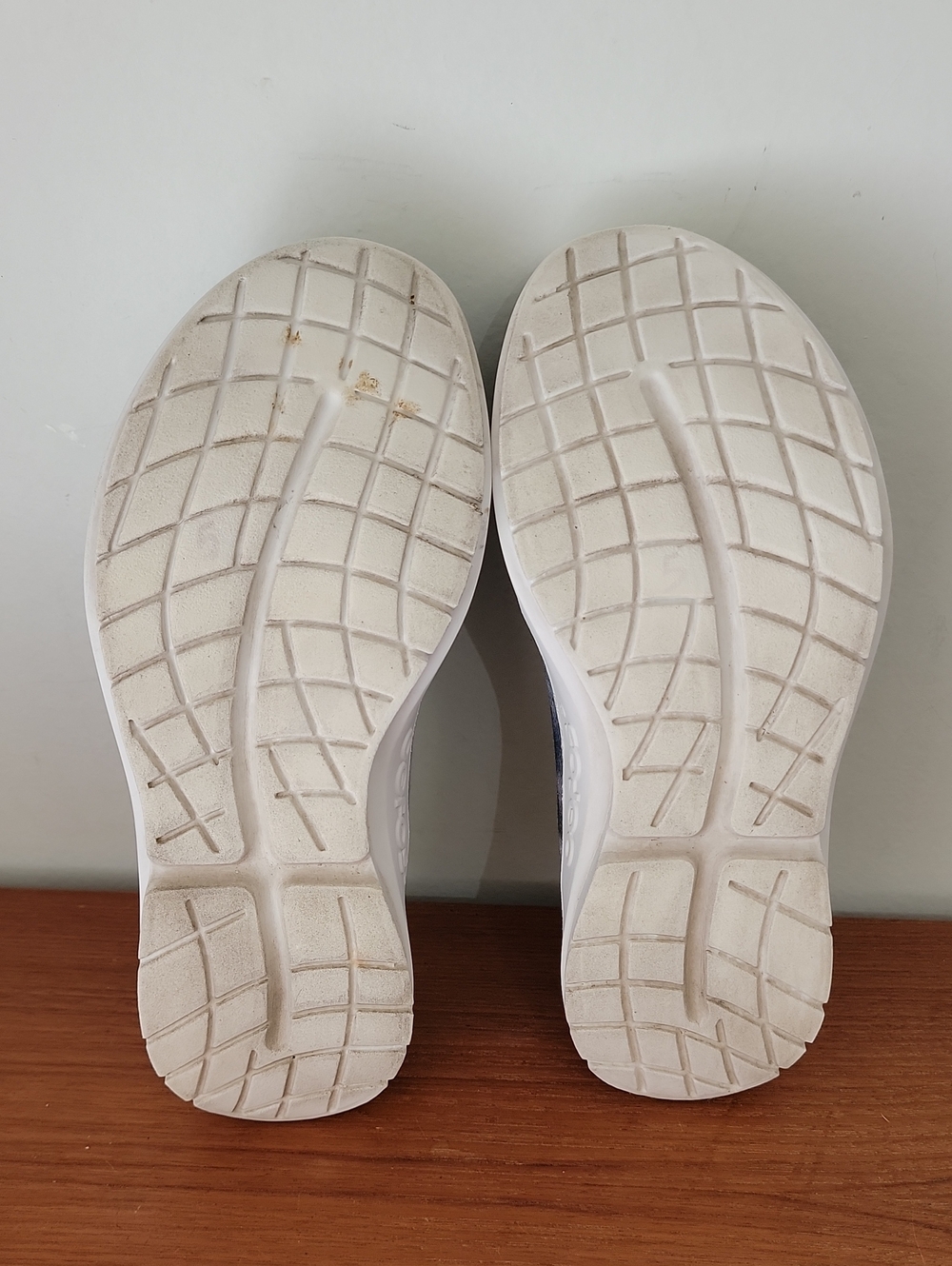 OOFOS sz8 - Picture 7 of 8
